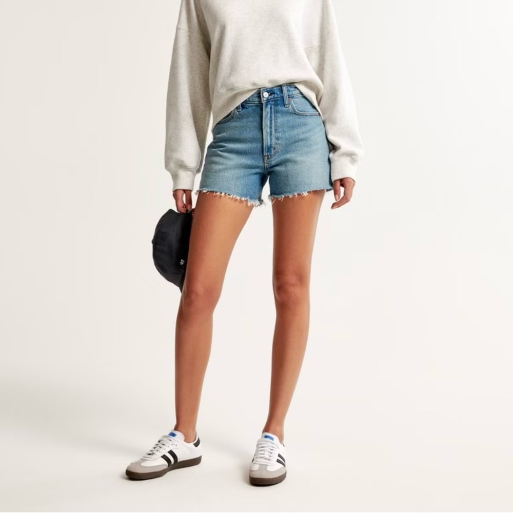 Abercrombie High Rise 90s Cutoff Short